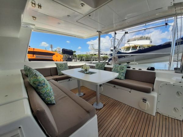 Lagoon 500 | Sand Star