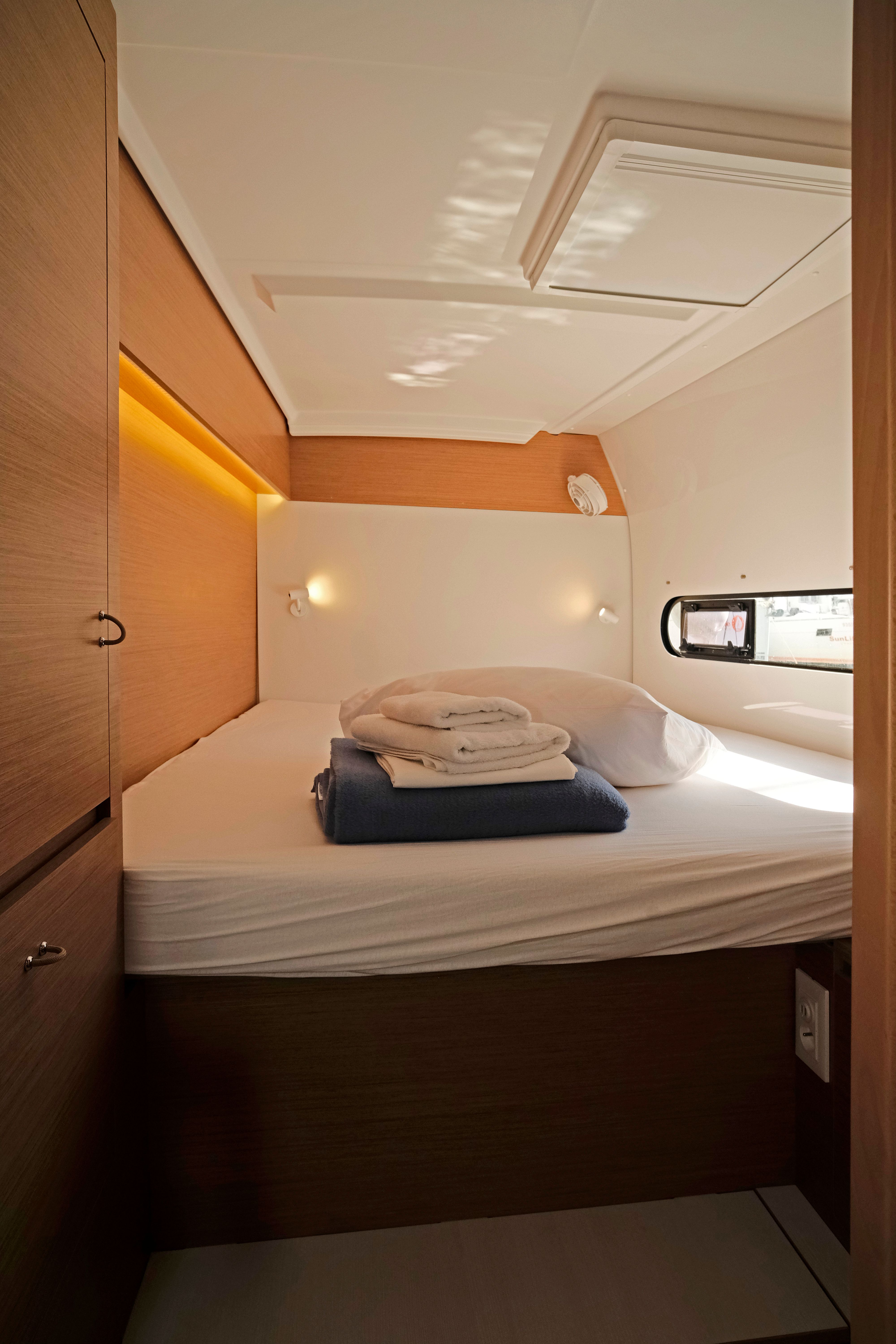 Excess 11 | Bronze Kiss