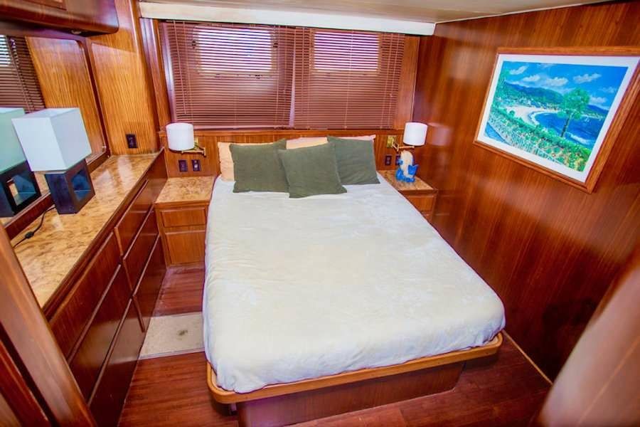 Hatteras 75 | Aurora