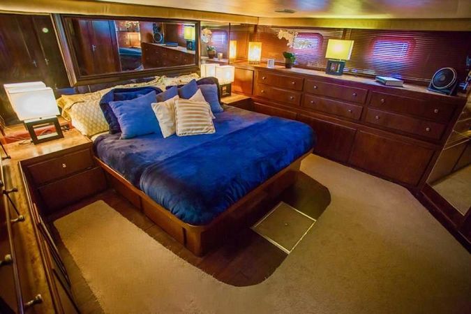 Hatteras 75 | Aurora