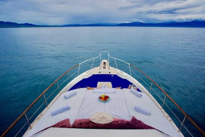 Hatteras 75 | Aurora