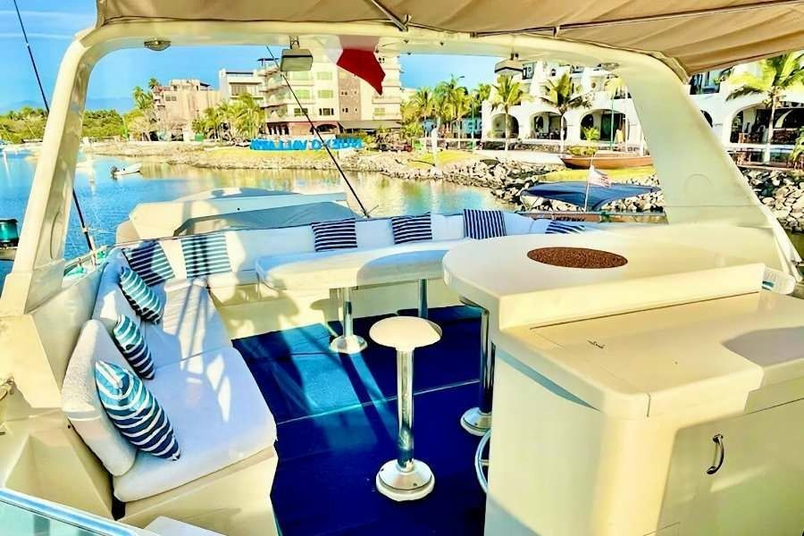 Hatteras 75 | Aurora