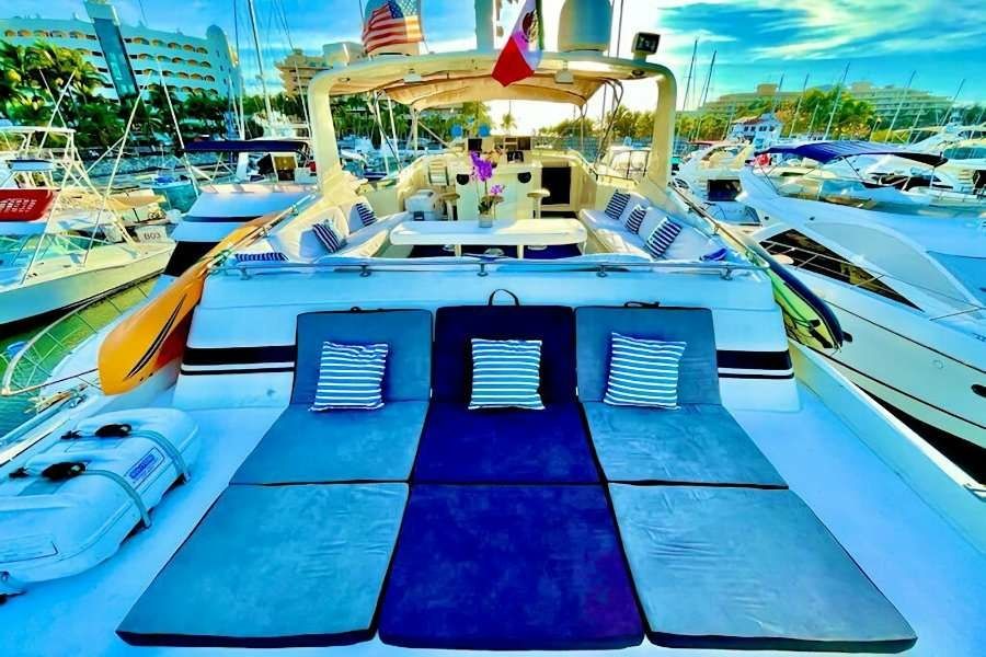 Hatteras 75 | Aurora