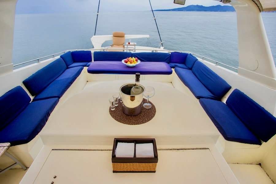 Hatteras 75 | Aurora