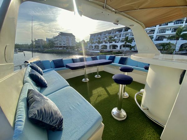 Hatteras 75 | Aurora