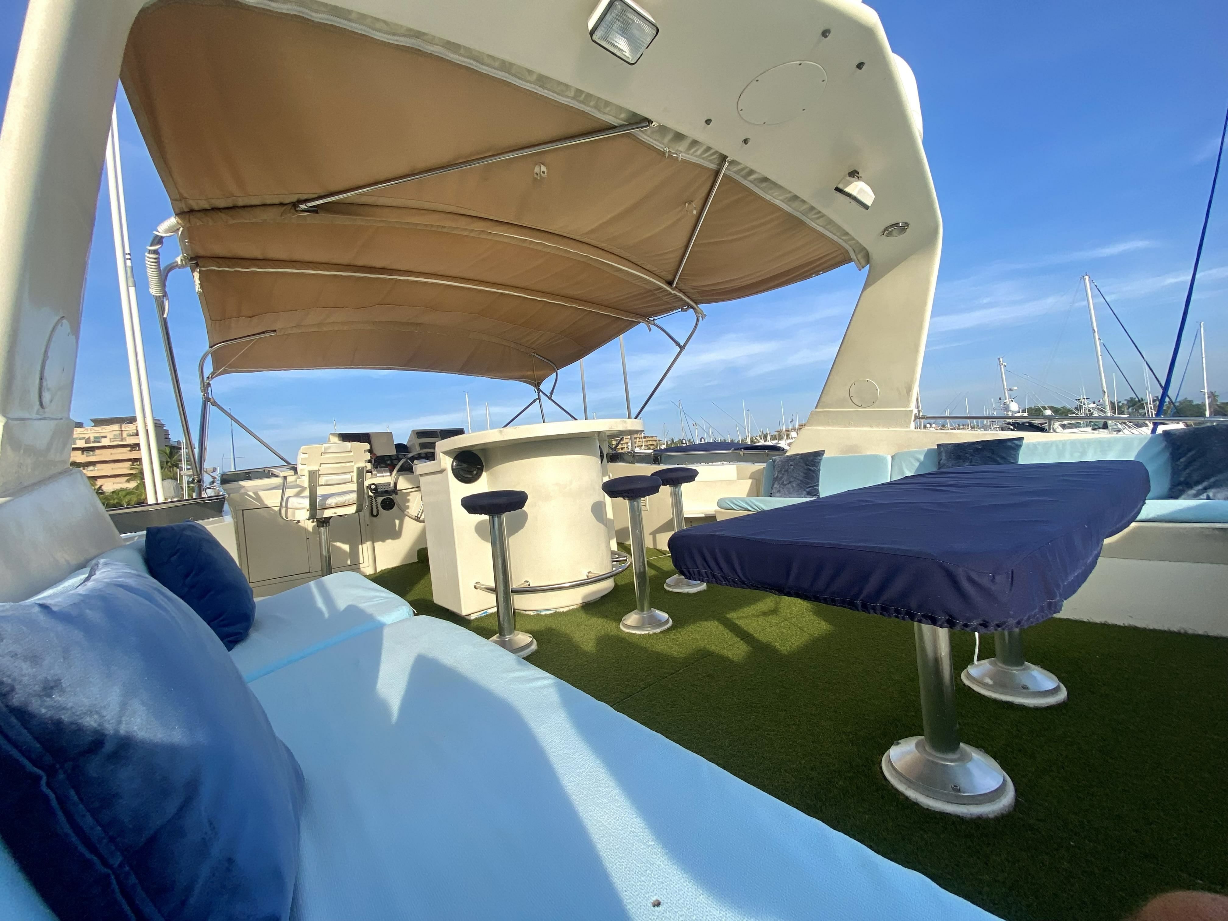 Hatteras 75 | Aurora