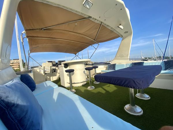 Hatteras 75 | Aurora