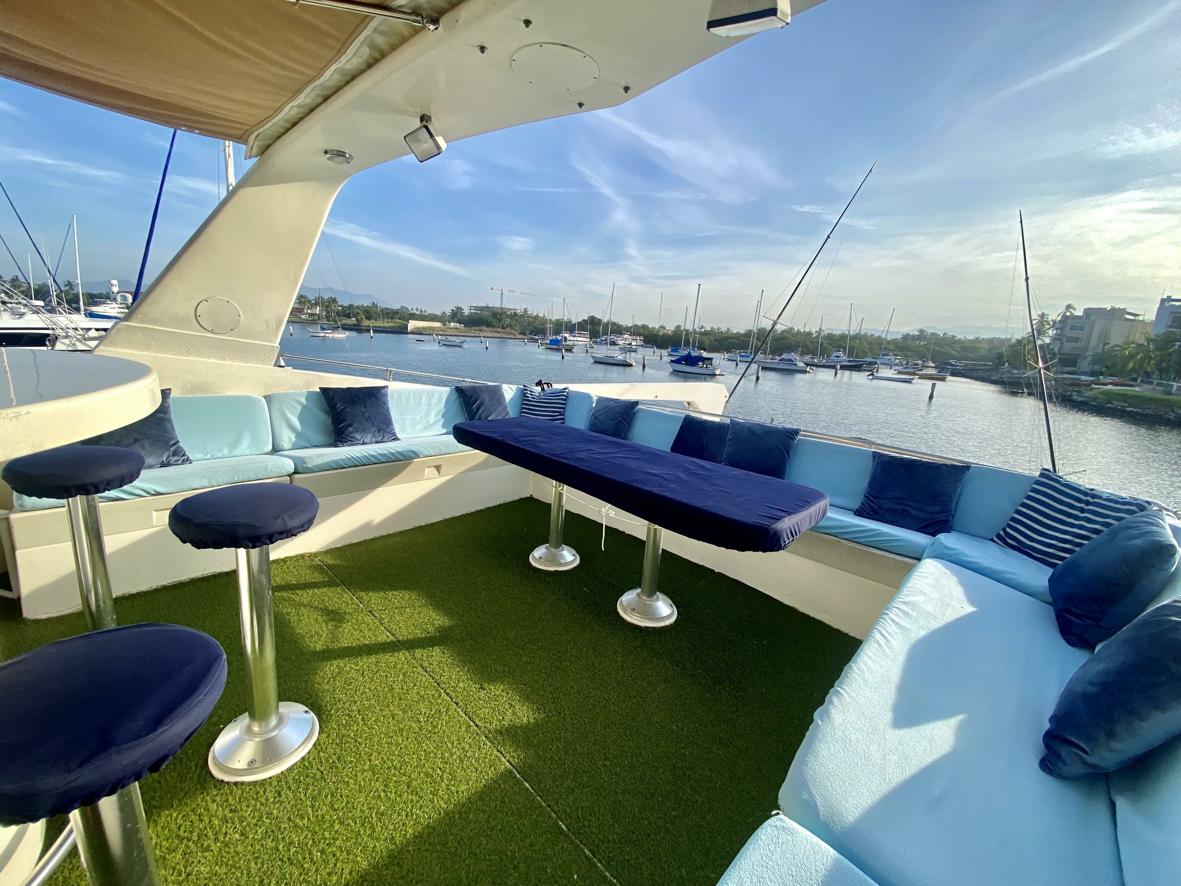 Hatteras 75 | Aurora