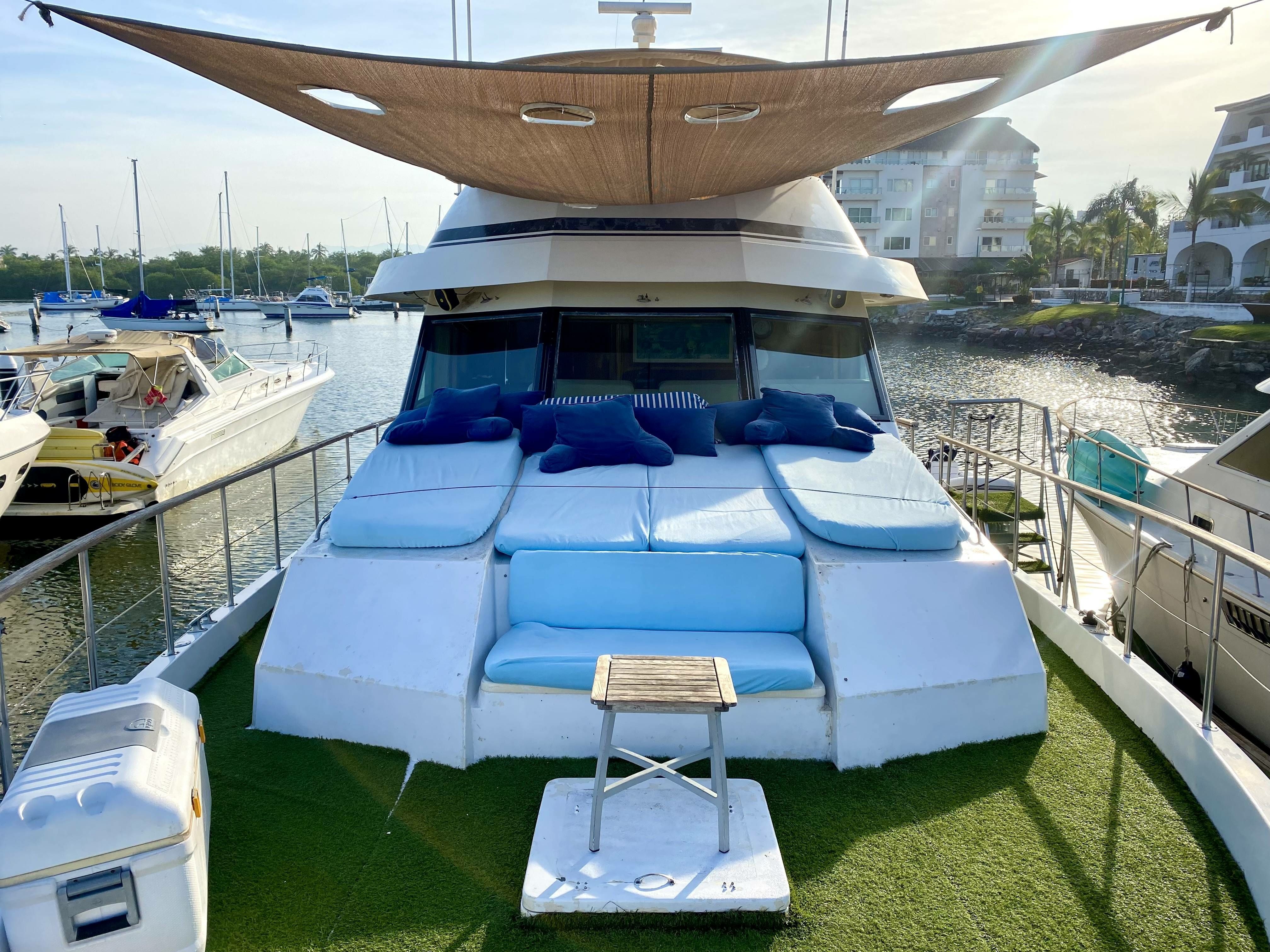 Hatteras 75 | Aurora