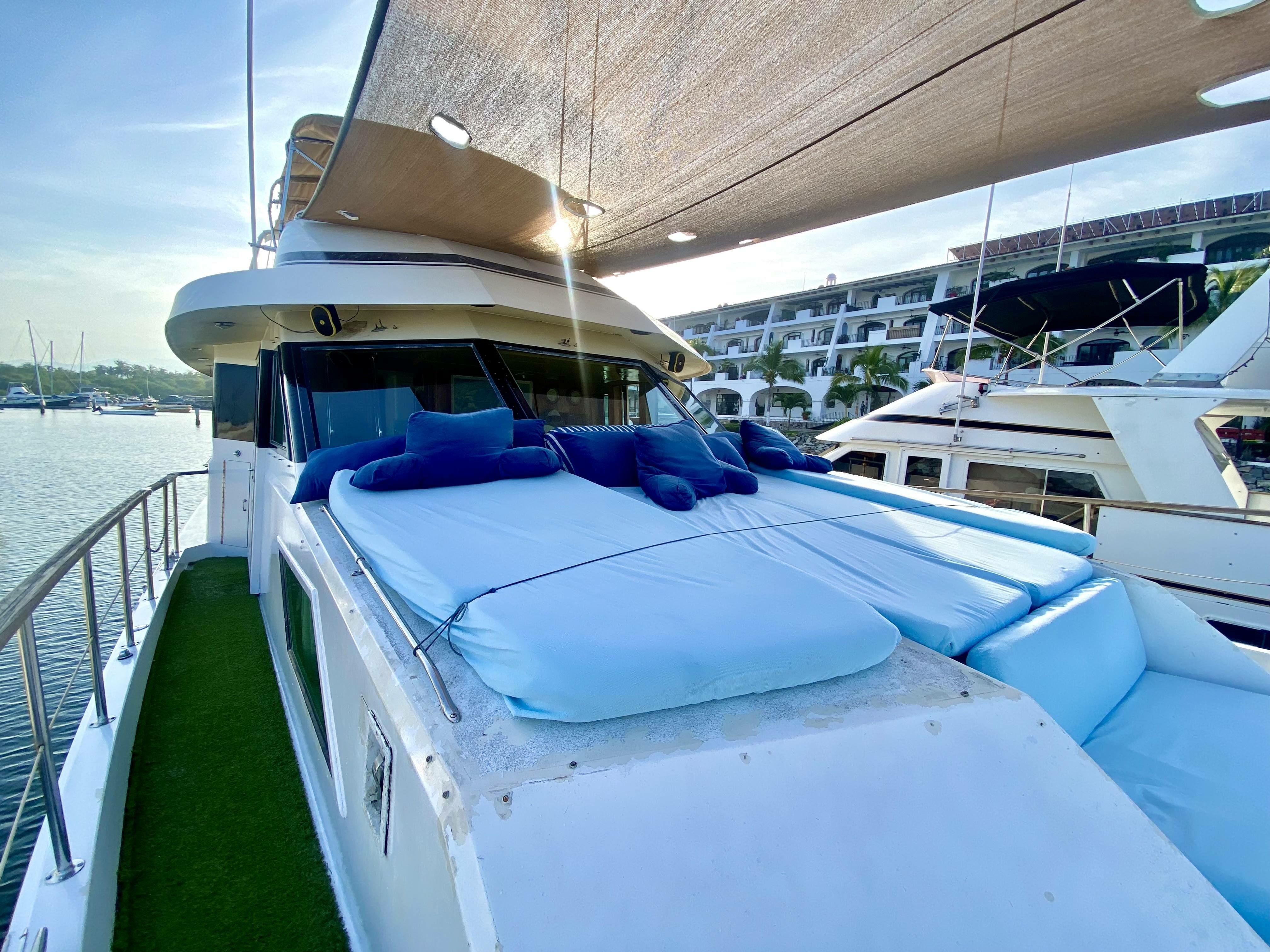 Hatteras 75 | Aurora