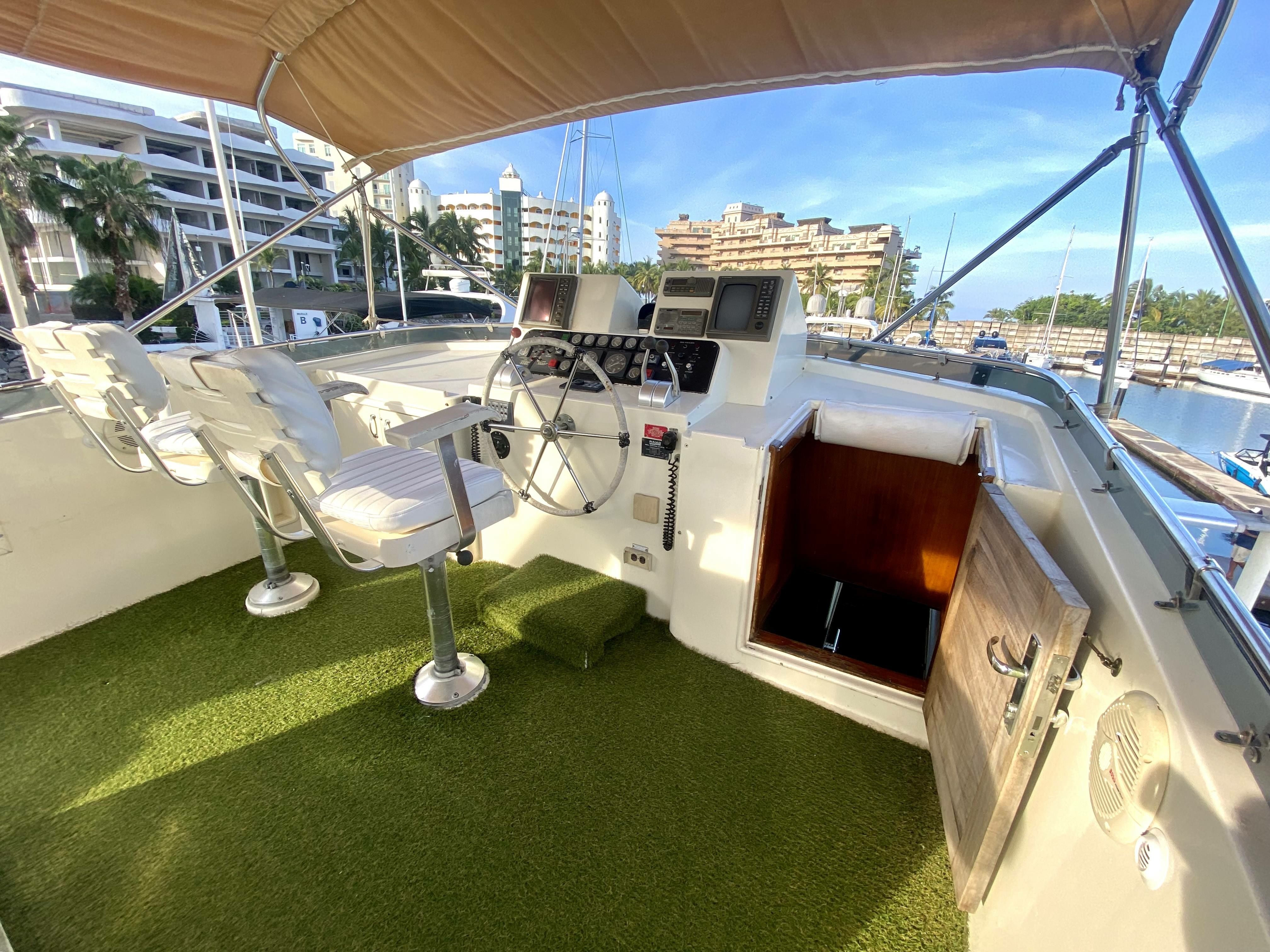 Hatteras 75 | Aurora