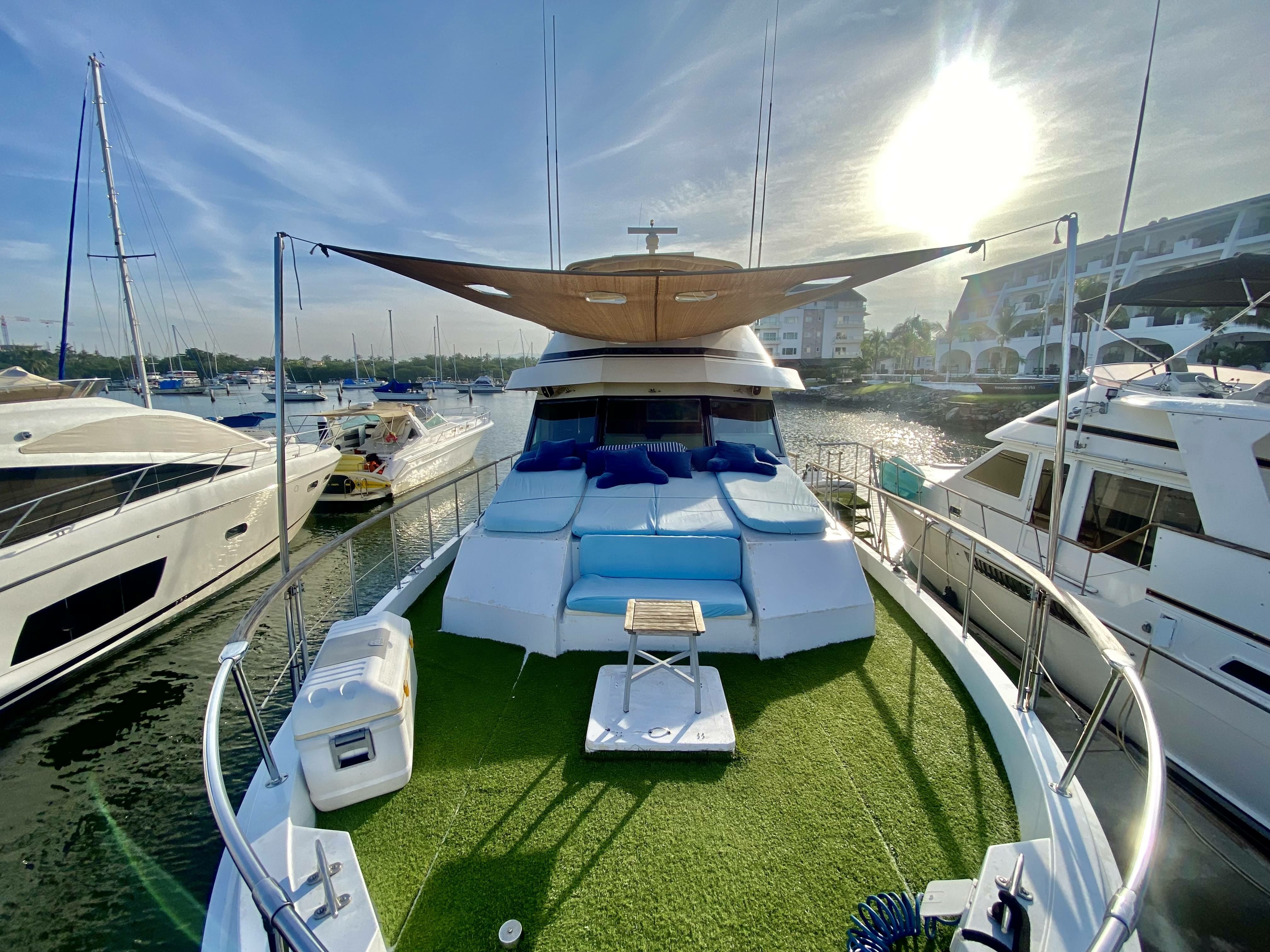 Hatteras 75 | Aurora