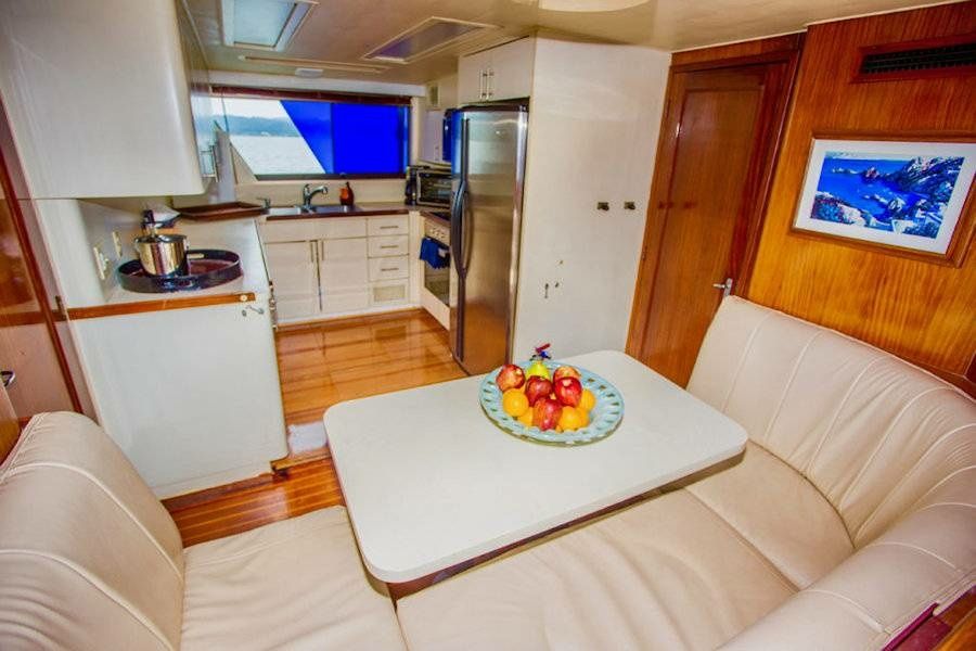 Hatteras 75 | Aurora