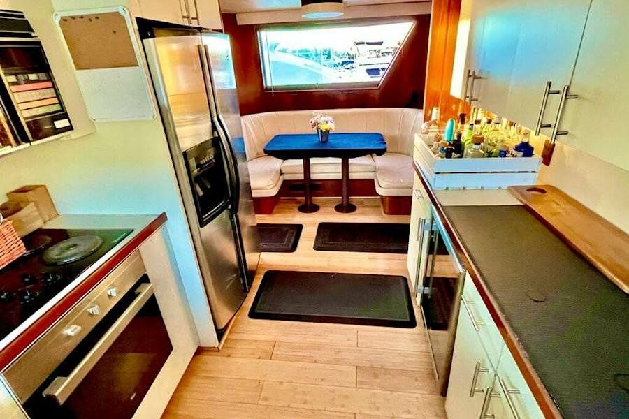 Hatteras 75 | Aurora