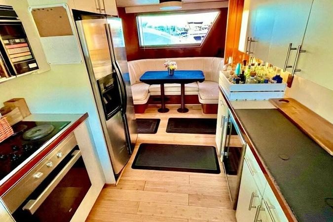 Hatteras 75 | Aurora