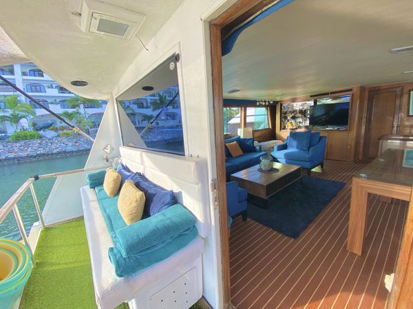 Hatteras 75 | Aurora