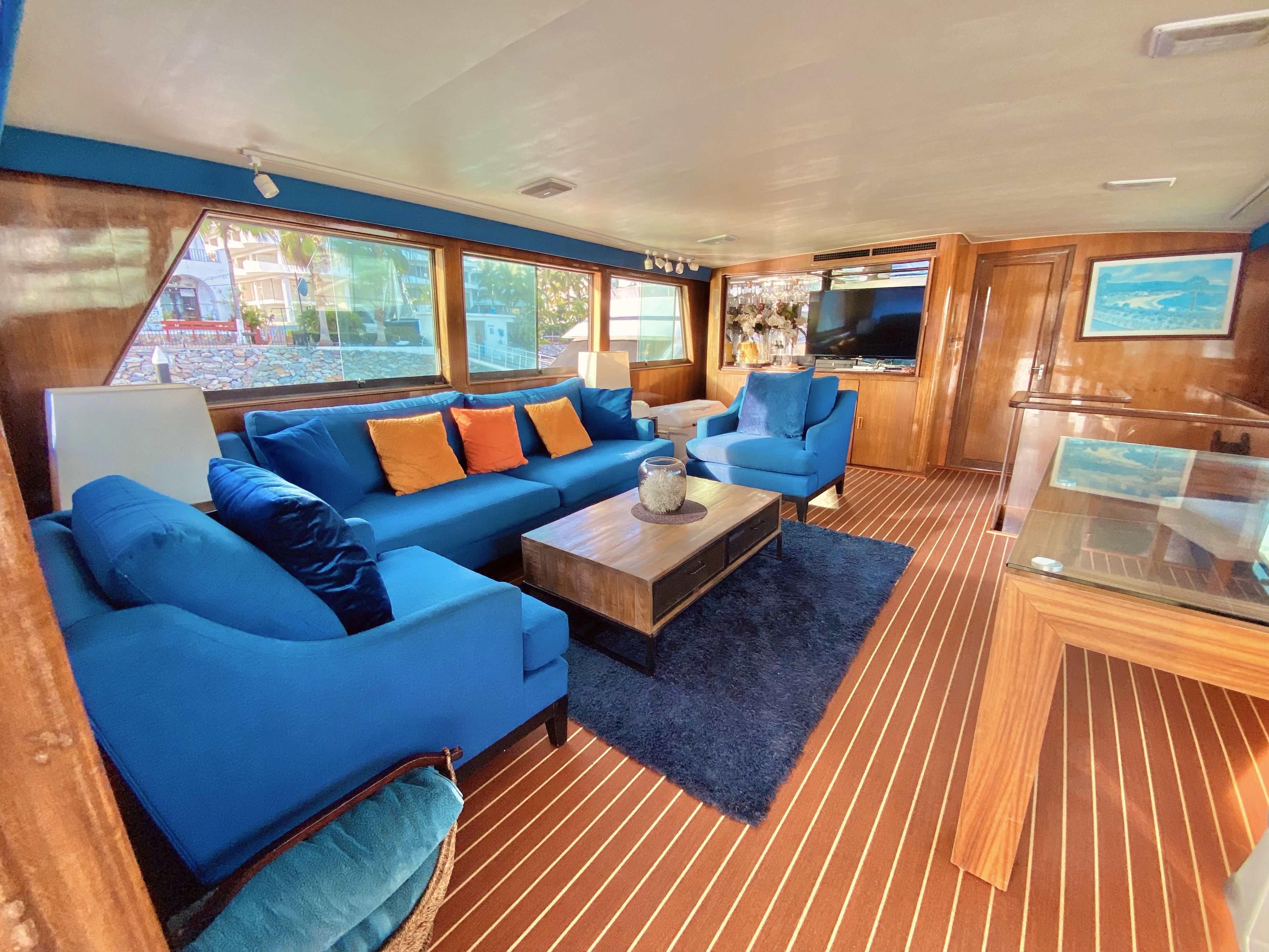 Hatteras 75 | Aurora