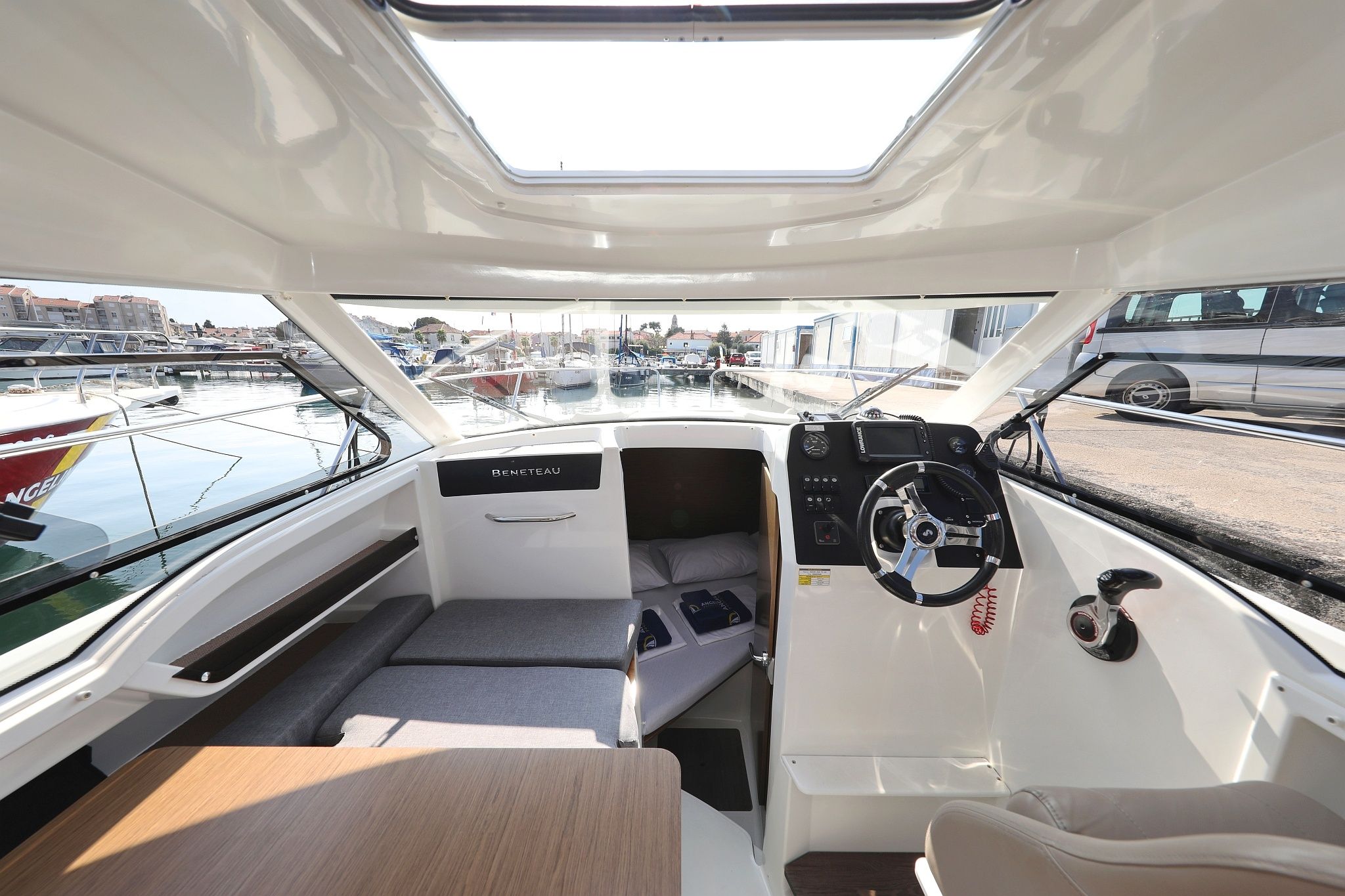 Beneteau Antares 8 | Angela