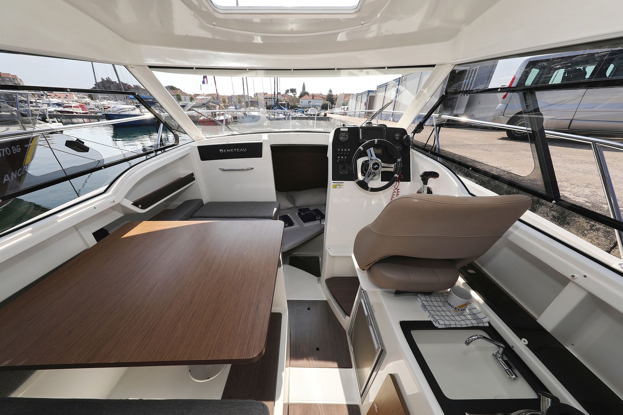 Beneteau Antares 8 | Angela