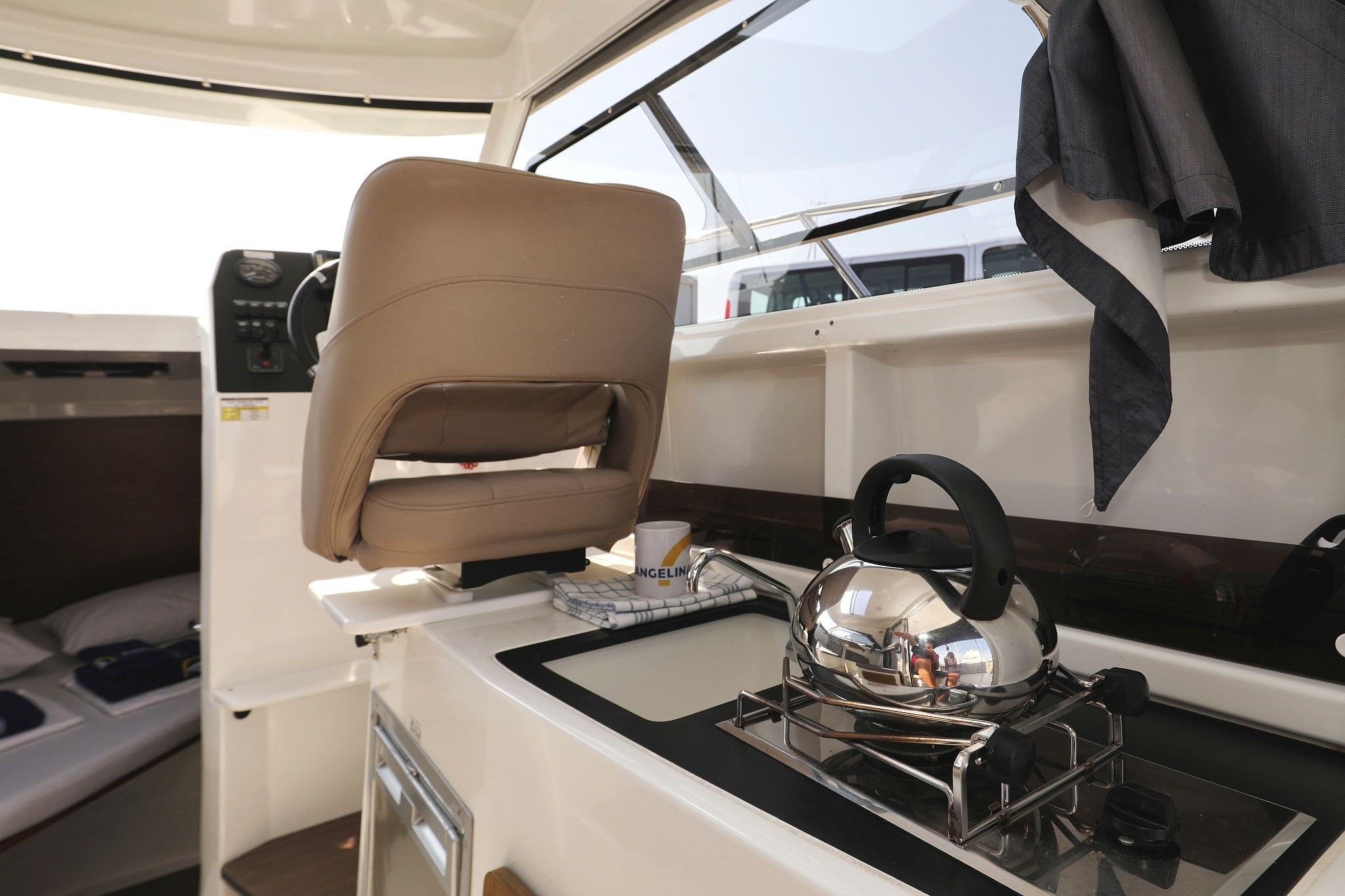 Beneteau Antares 8 | Angela