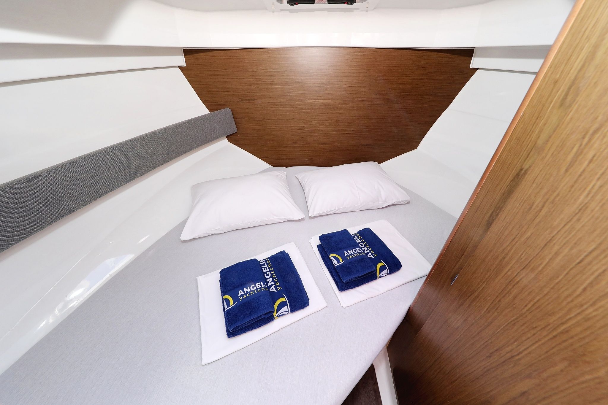Beneteau Antares 8 | Angela