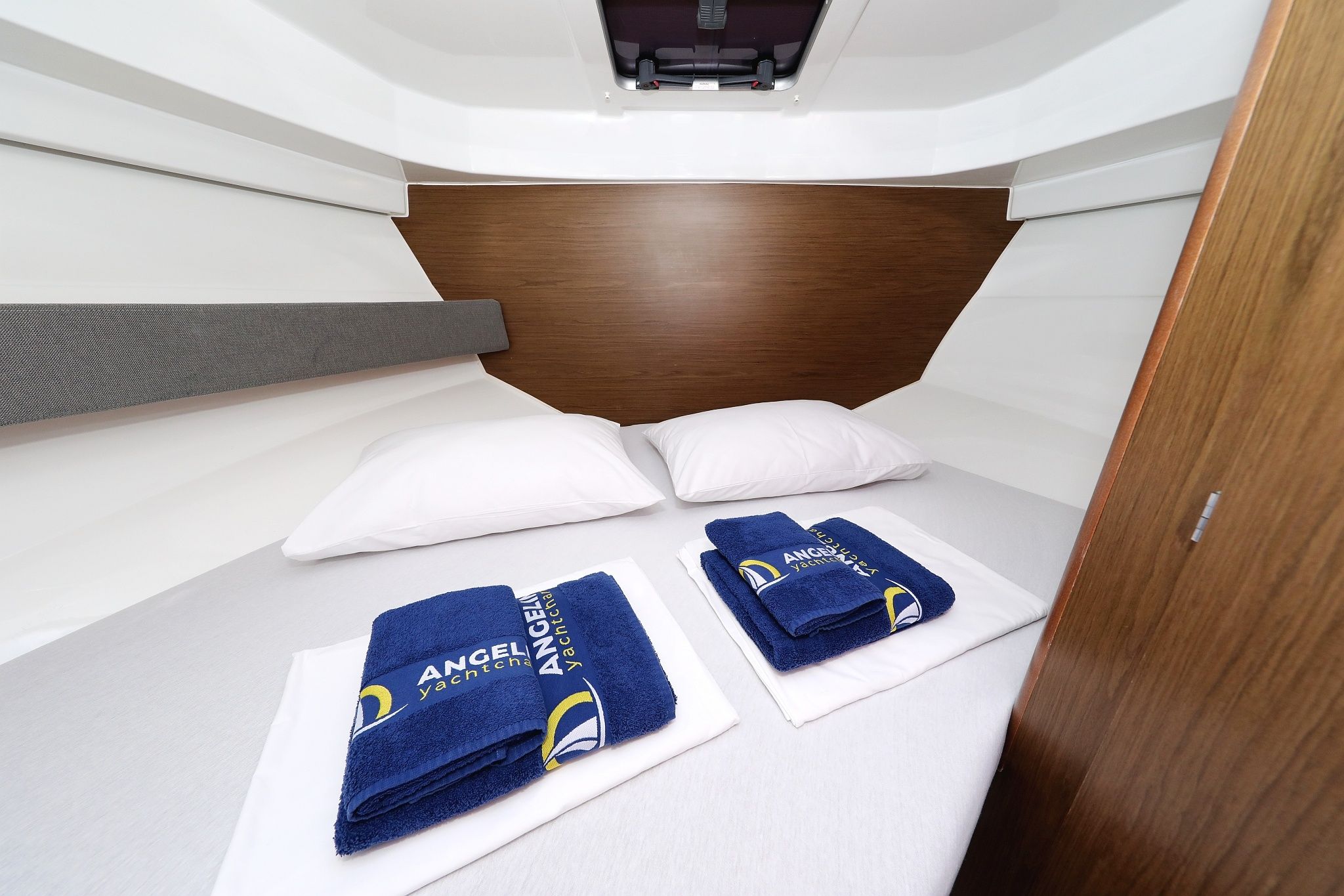 Beneteau Antares 8 | Angela