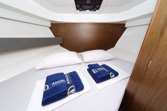 Beneteau Antares 8 | Angela