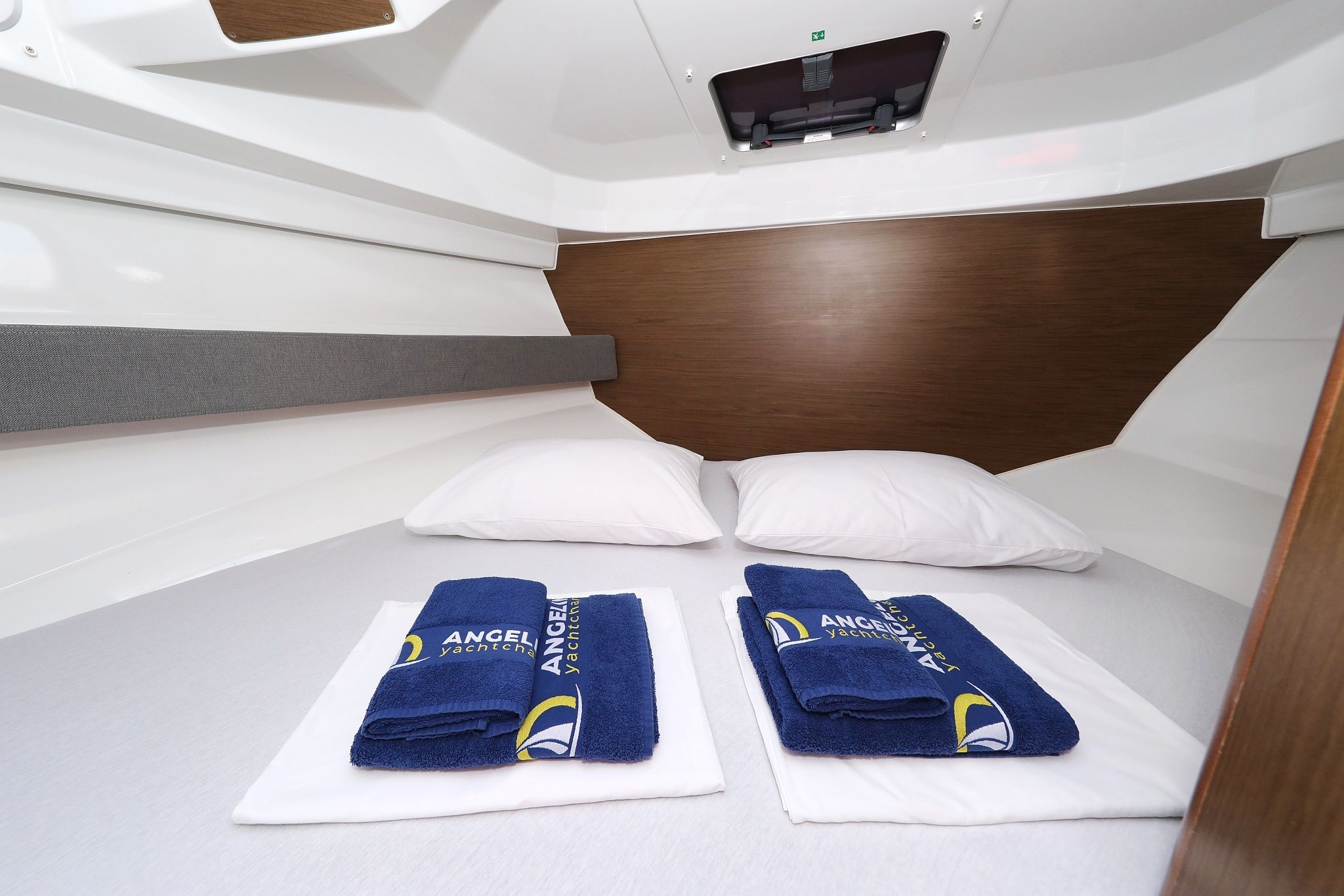 Beneteau Antares 8 | Angela