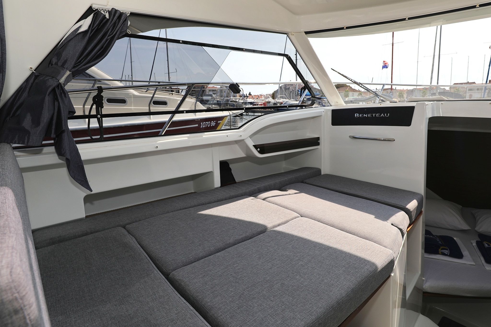 Beneteau Antares 8 | Angela