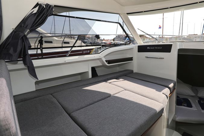 Beneteau Antares 8 | Angela