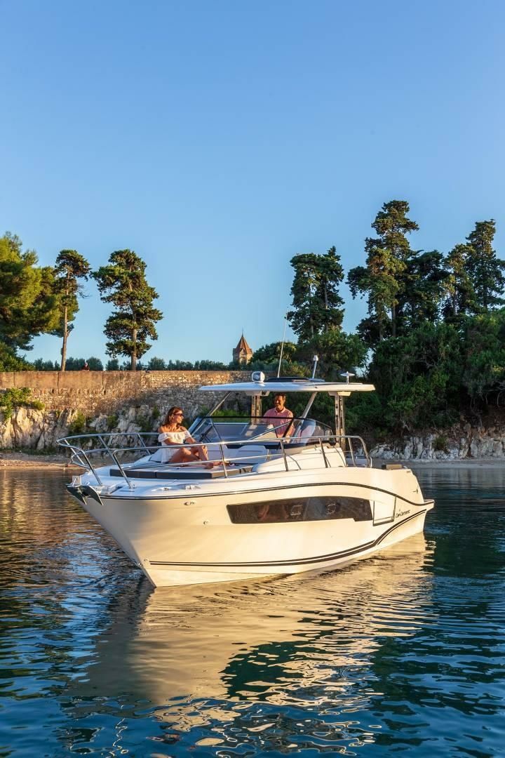 Jeanneau Cap Camarat 10.5 WA | Invictus
