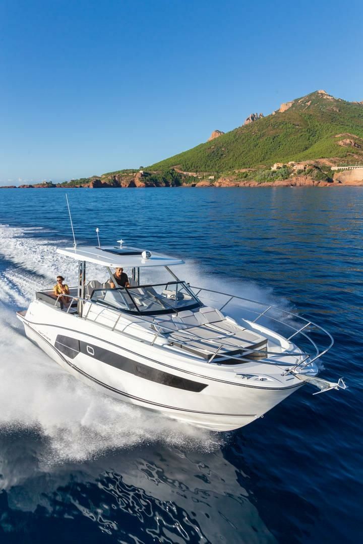 Jeanneau Cap Camarat 10.5 WA | Invictus