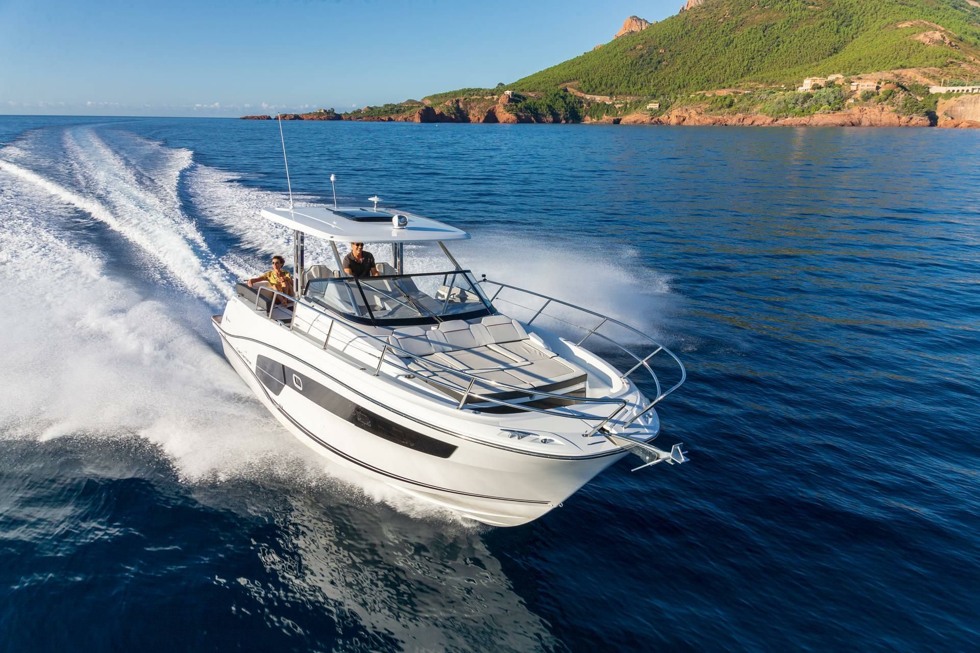 Jeanneau Cap Camarat 10.5 WA | Invictus