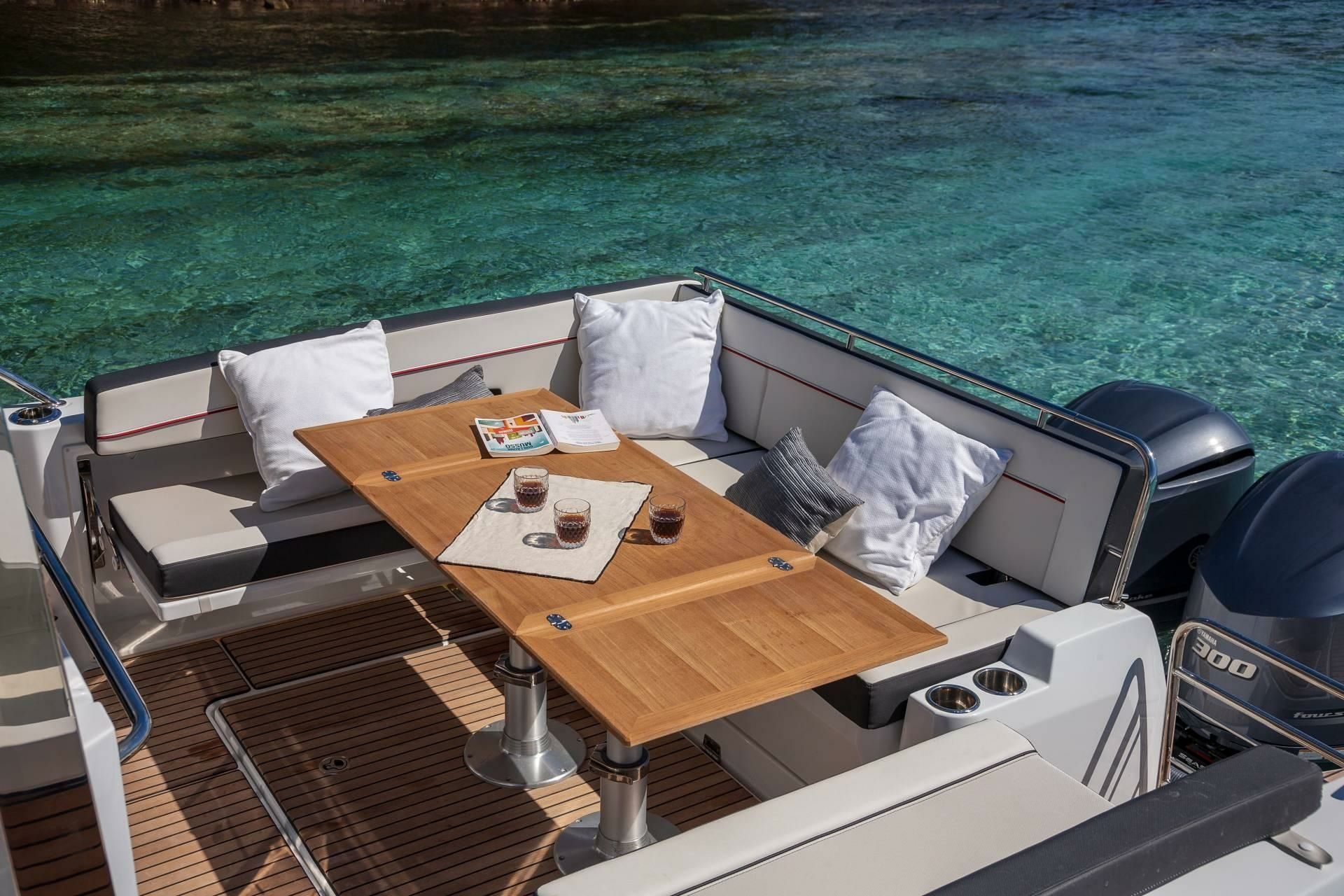 Jeanneau Cap Camarat 10.5 WA | Invictus