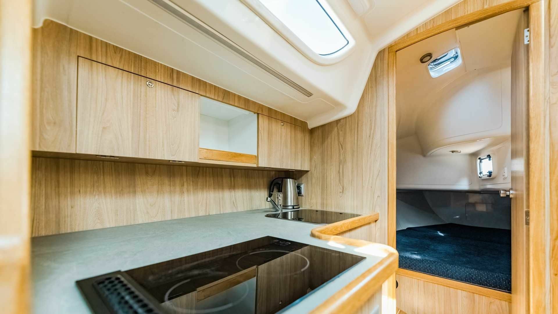 Tango 33 | 11 Lady M