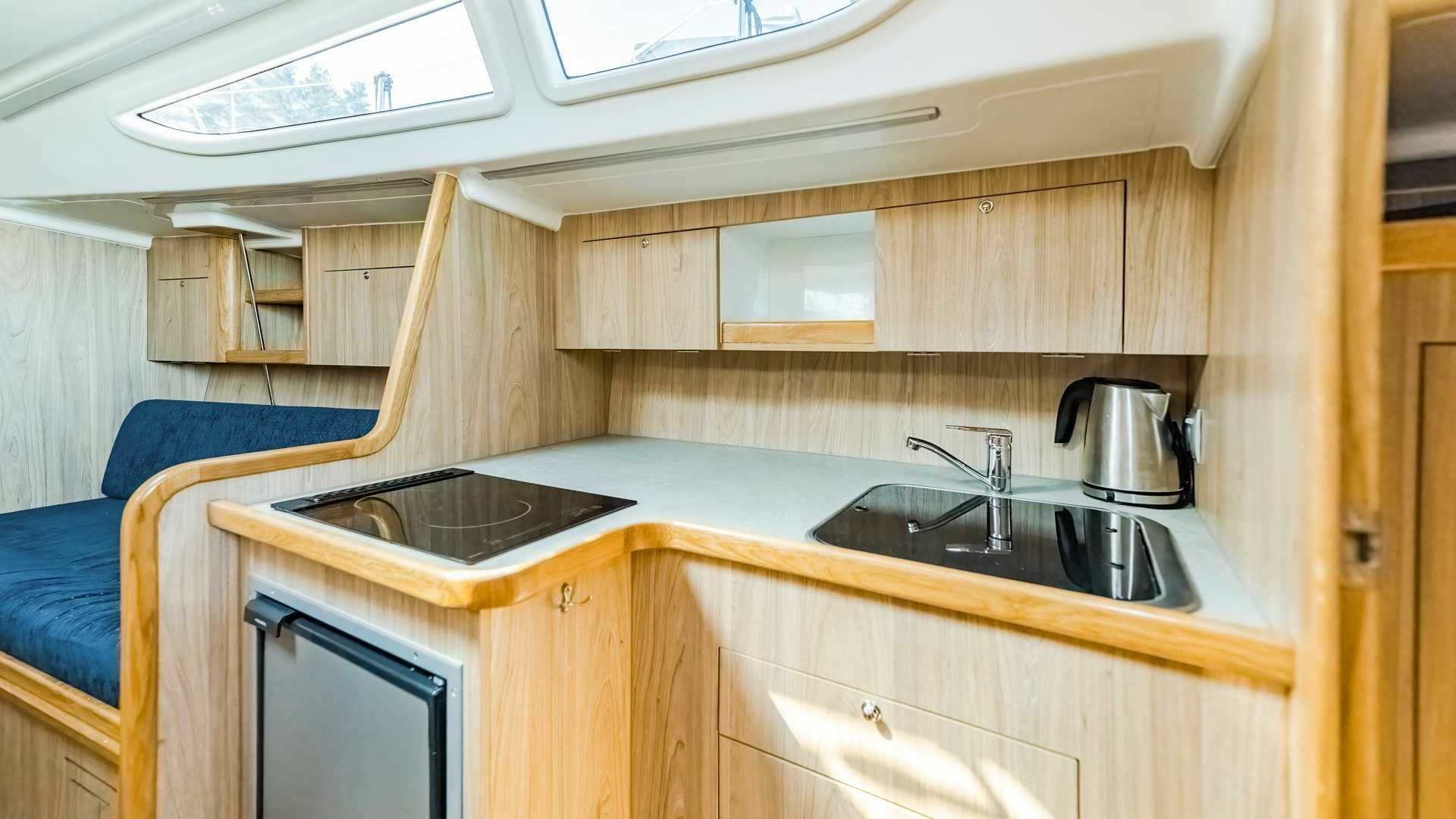 Tango 33 | 11 Lady M