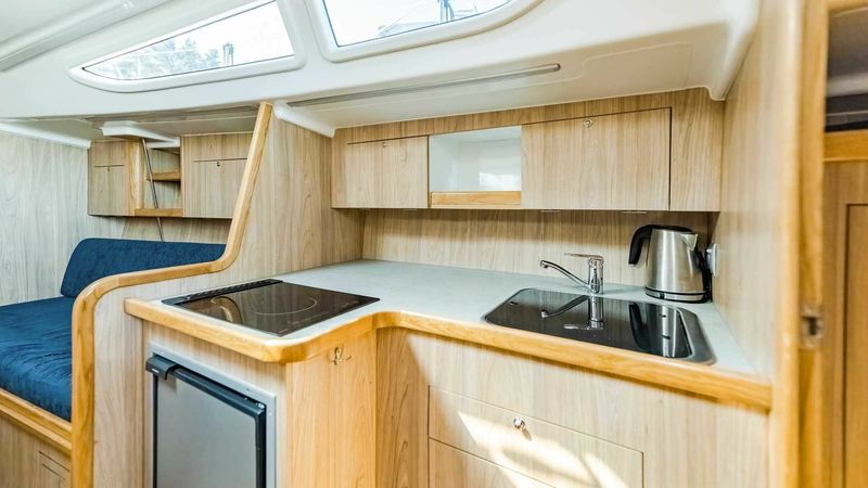 Tango 33 | 11 Lady M