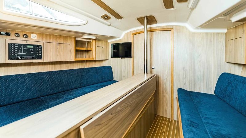 Tango 33 | 11 Lady M