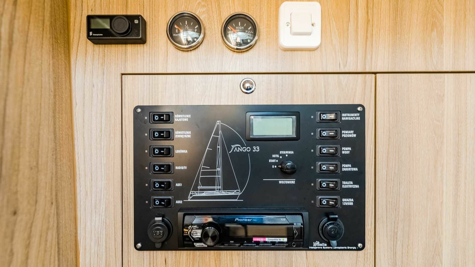 Tango 33 | 11 Lady M