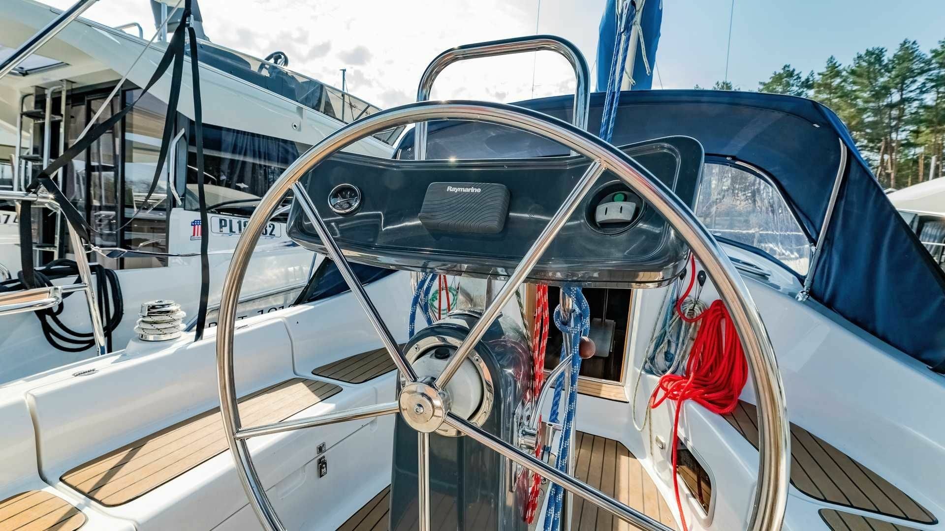 Tango 33 | 11 Lady M