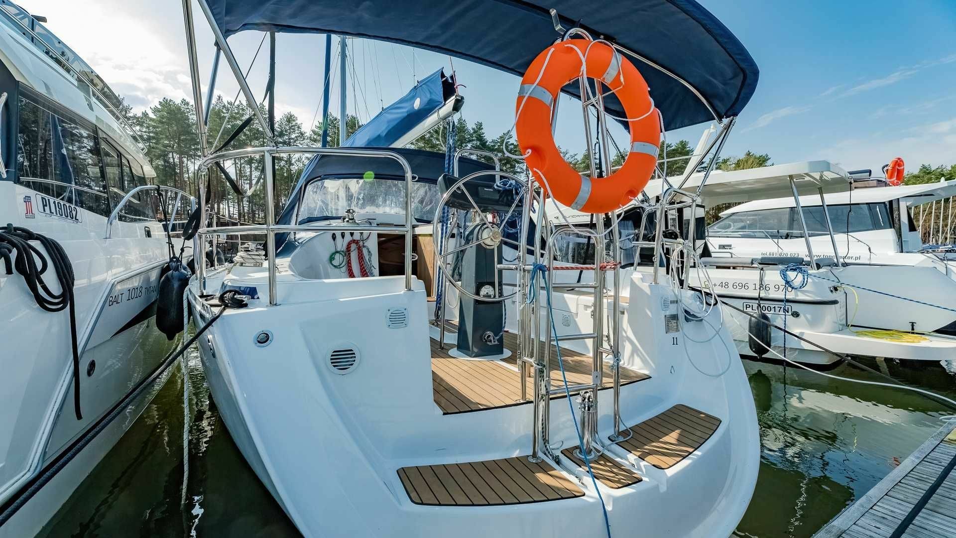 Tango 33 | 11 Lady M