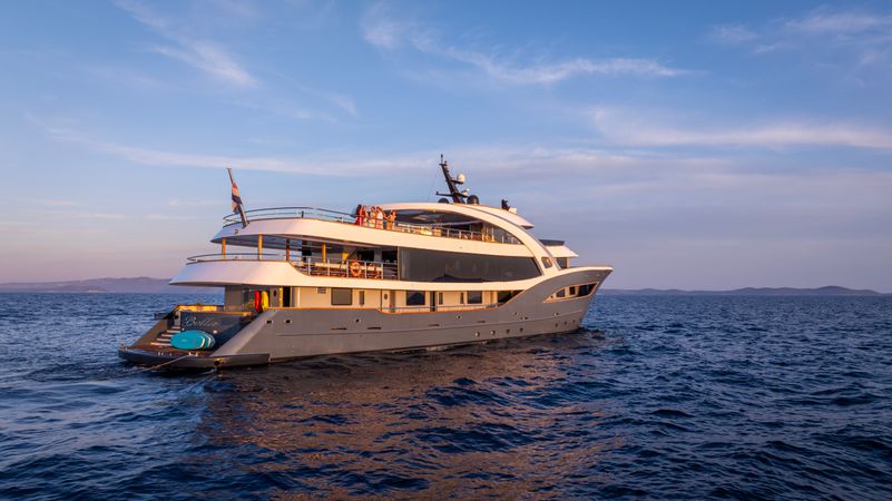 Custom Built 157 | Bella