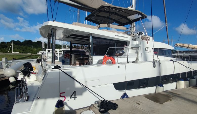 Bali 5.4 | First Class