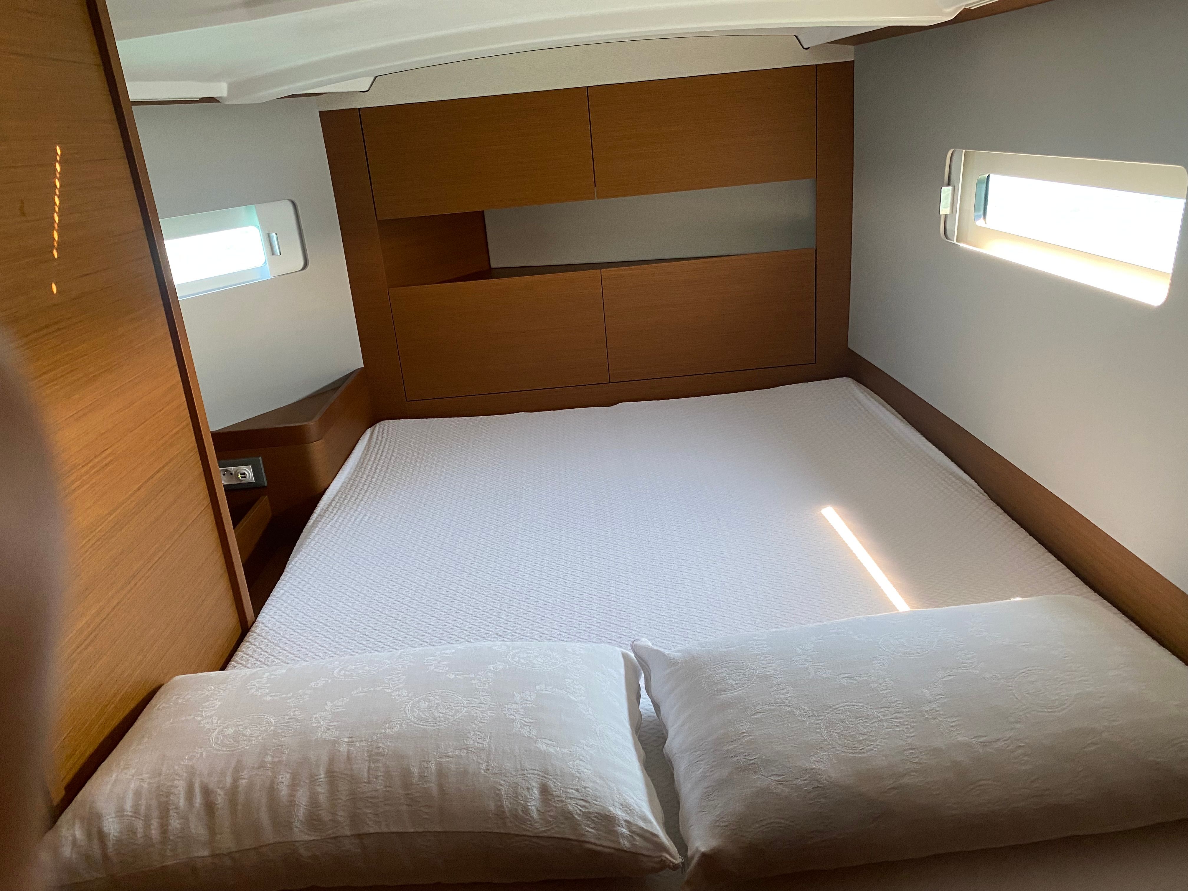 Jeanneau Sun Odyssey 410 | Vanilla