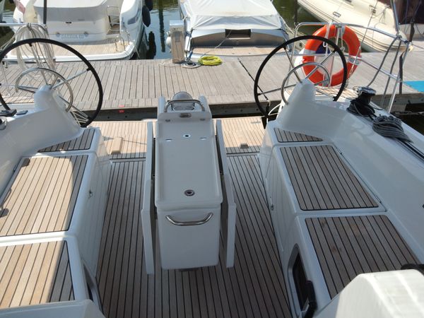 Jeanneau Sun Odyssey 410 | Vanilla