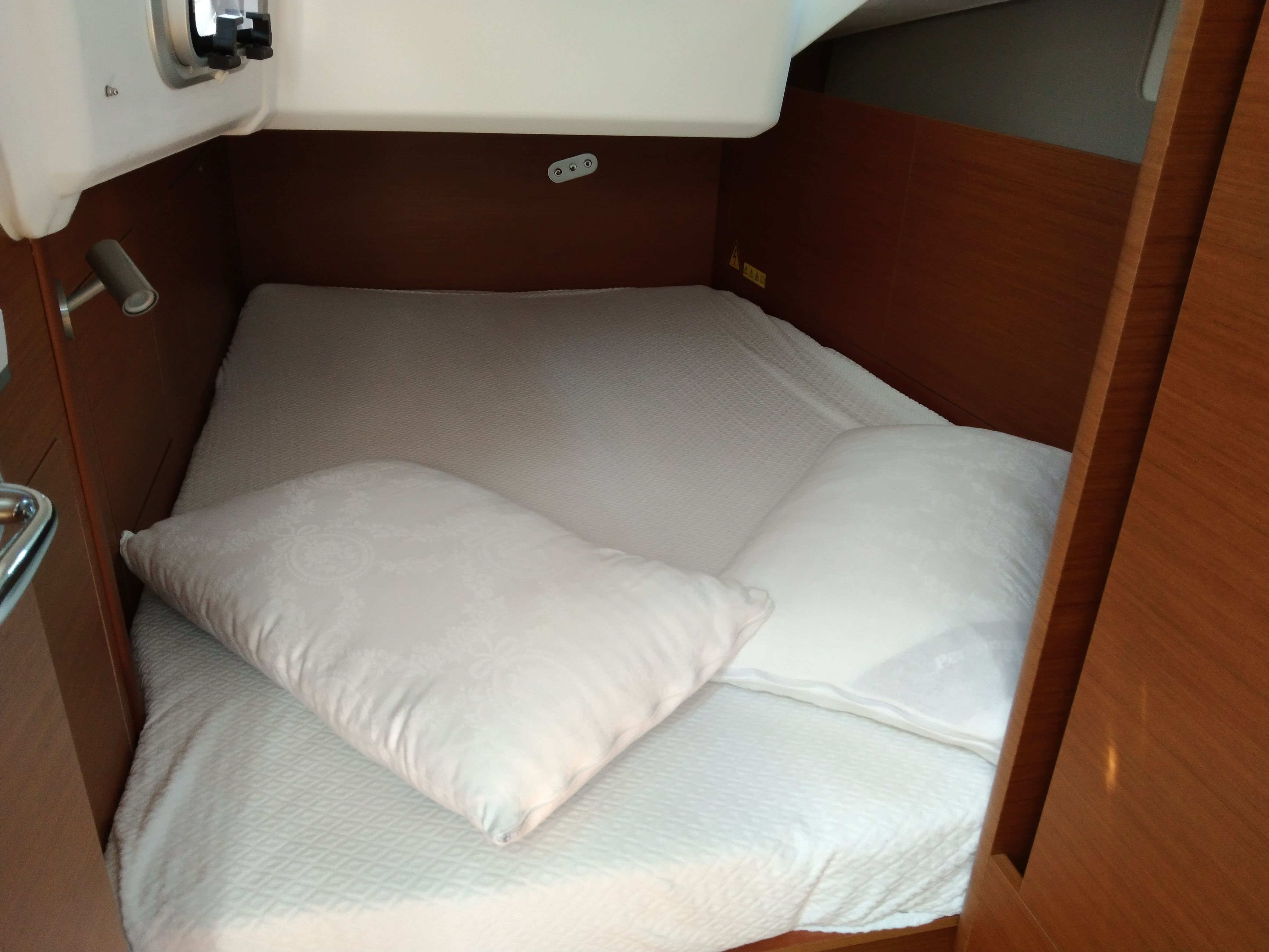 Jeanneau Sun Odyssey 410 | Vanilla