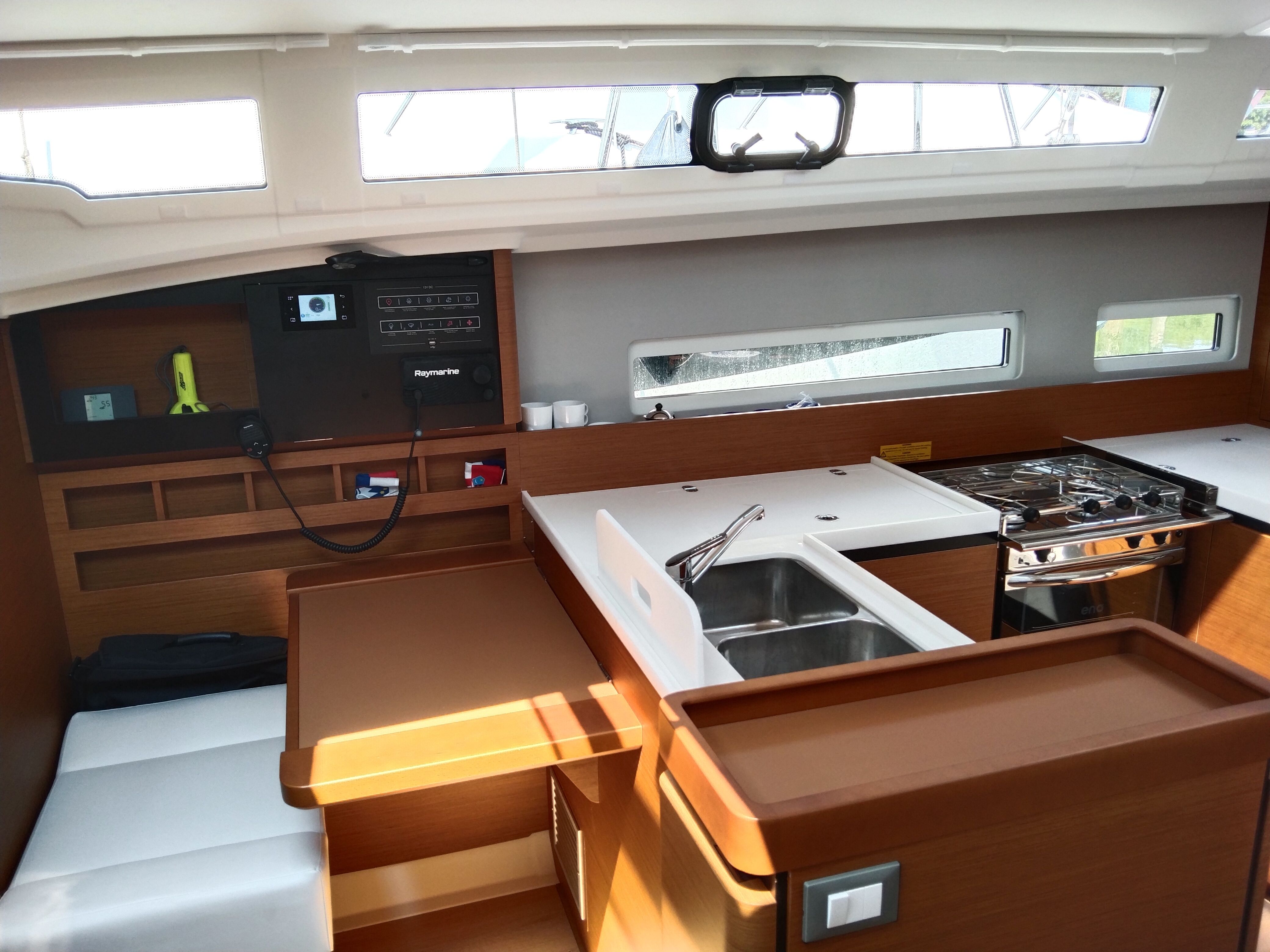 Jeanneau Sun Odyssey 410 | Vanilla