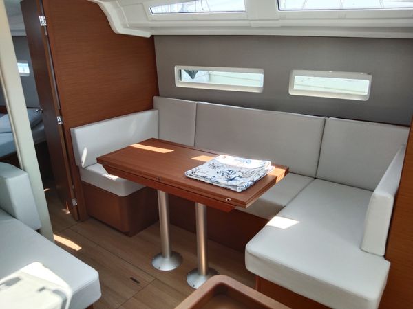 Jeanneau Sun Odyssey 410 | Vanilla