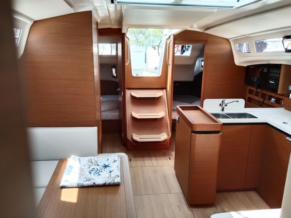 Jeanneau Sun Odyssey 410 | Vanilla