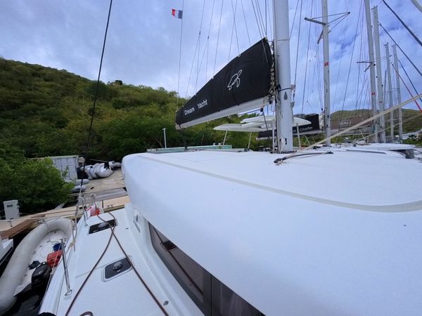 Lagoon 42 | Daffodil